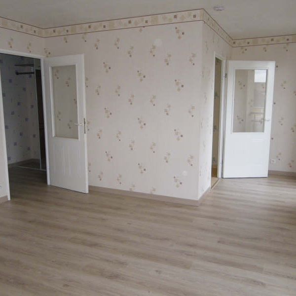 Location Appartement 2 pièces 46m² COMPIEGNE 60200 - Photo 1