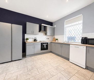 1 bedroom in a house share to rent - Photo 4