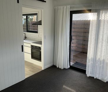 New 1BR Home in Abbotsford with deck & free wifi - Photo 2