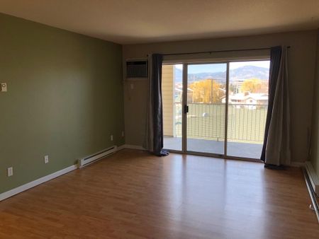 Lower Mission: Top Floor 2 bed, 2 bath – Jan.1st - Photo 2