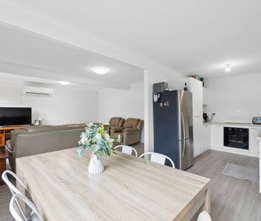 Central Coffs Harbour Home! Lawn Maintenance Included! - Photo 2