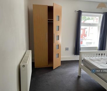 3 bedroom end of terrace house to rent - Photo 6