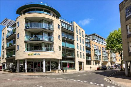 A superb two double bedroom unfurnished apartment with balcony in Clifton Village with parking - Photo 4