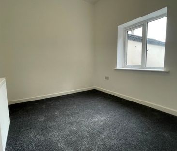 Cross Lane, Radcliffe - Photo 2