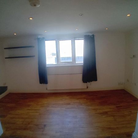 2 bedroom maisonette to rent - Photo 3