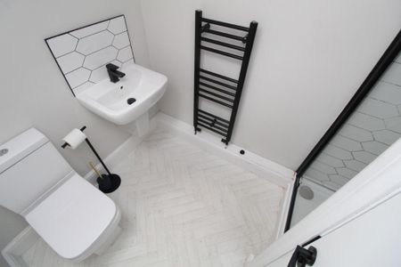 2 bedroom flat to rent - Photo 5