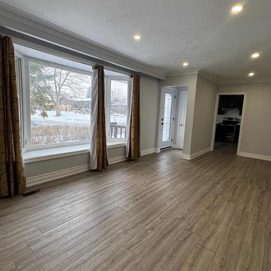 For Lease - 1467 Oxford Street, Oshawa, Ontario - Photo 1