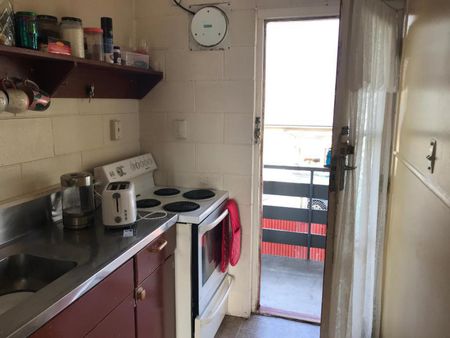 Tidy One Bedroom Unit with Central Location - Photo 5