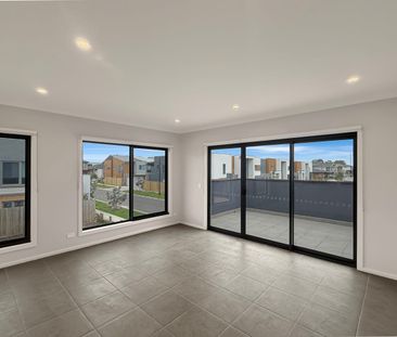 🏡 Brand New 3-Bedroom Townhouse in Wollert - Photo 1