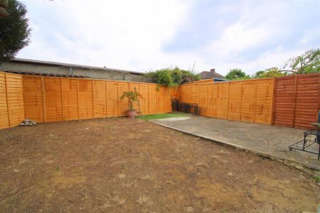 3 bedroom semi-detached bungalow to rent - Photo 2