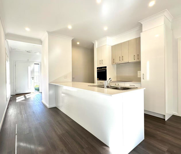 28 Hanover Circuit, Melton South, VIC - Photo 1