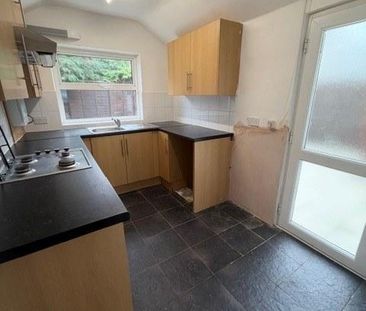2 bedroom end of terrace house to rent - Photo 4