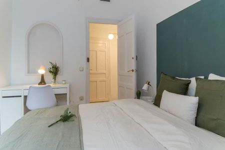 Calle de Santa Teresa, Madrid, Community of Madrid 28004 - Foto 3