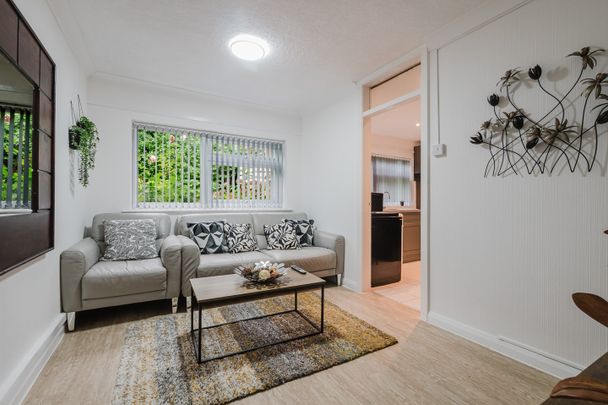4 Bed Flat, Willow Court, M14 - Photo 1