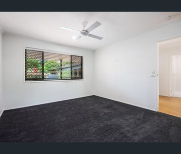 Spacious 2 Bedroom Villa in Central & Sought After Location - Photo 3