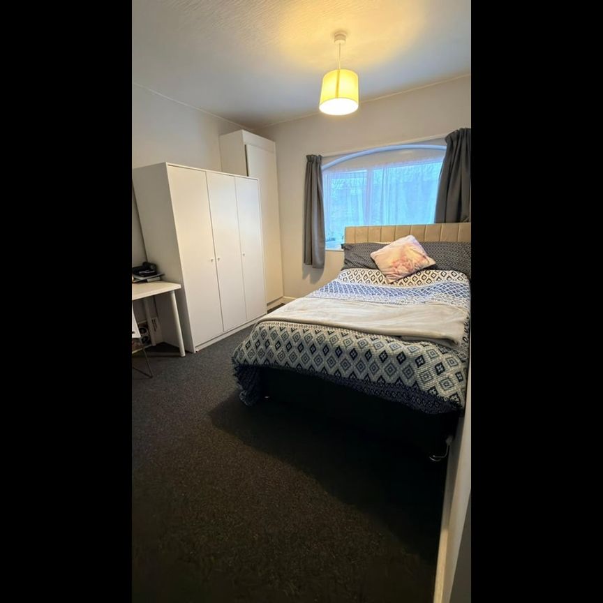 Room in a Shared House, Kingsland Avenue, CV5 - Photo 1