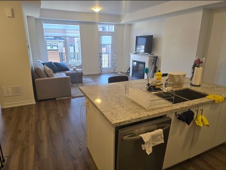 Three bedroom townhouse for rent in Aurora - Photo 2