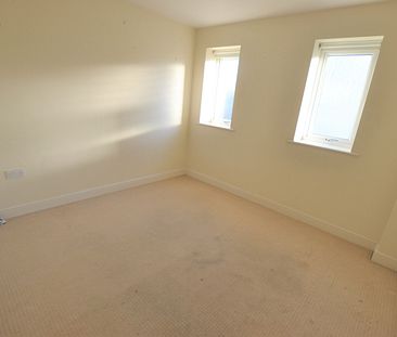 2 bed flat to rent in 6 The Waves, BH5 1AA - Photo 3