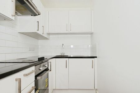 Studio Flat, Imperial Drive, HA2 - Photo 3