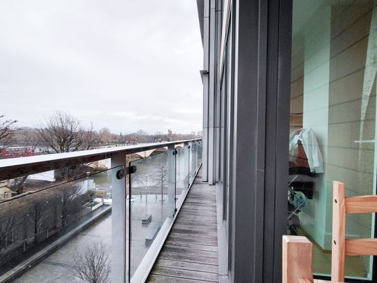 Putney Wharf Tower, Brewhouse Lane, London SW15 - Photo 1