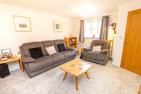 3 bedroom semi-detached house to rent - Photo 3