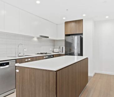 “Oversized two bedder with three balconies” - Photo 6