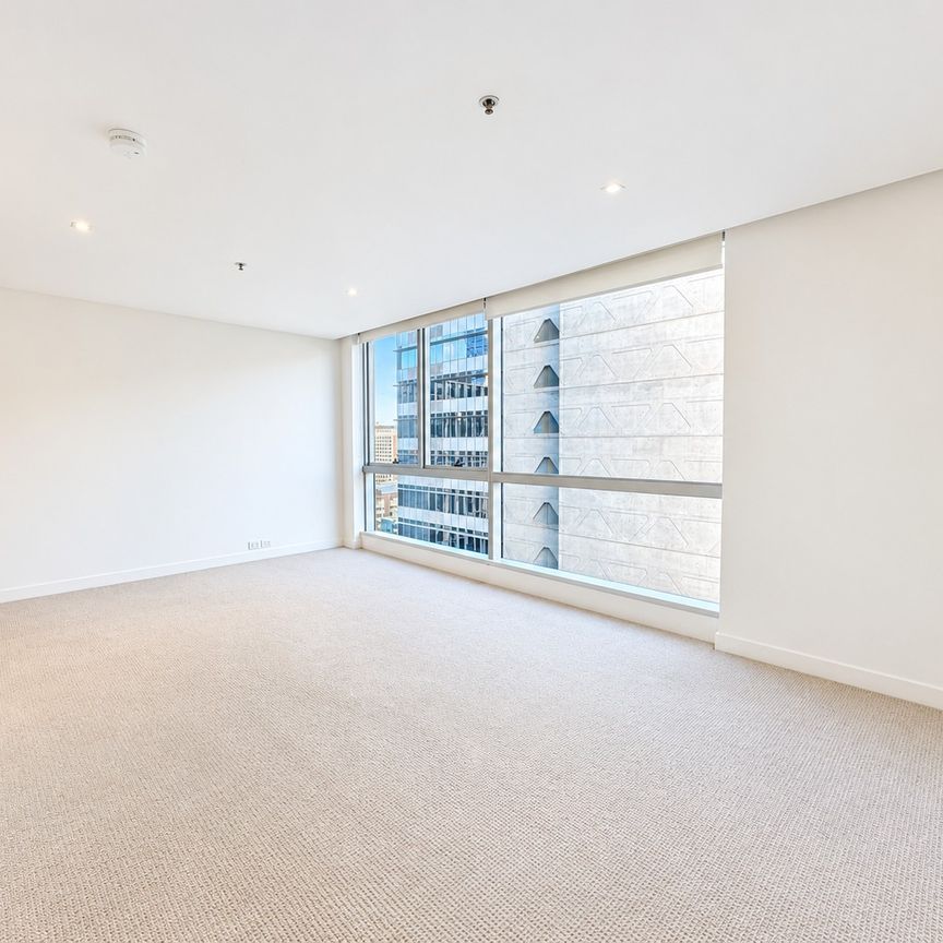 Unfurnished 1-Bedroom Apartment with Car Space in Melbourne CBD - Photo 1