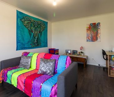 Lovely 2 Bedroom home in Waverley - Photo 6