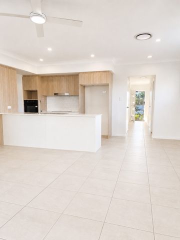 ***BRAND NEW*** 1 WEEK FREE RENT PLUS ONE MONTH FREE INTERNET WITH RUSH BROADBAND*-3 BEDROOM TOWNHOUSE AVAILABLE NOW - Photo 4