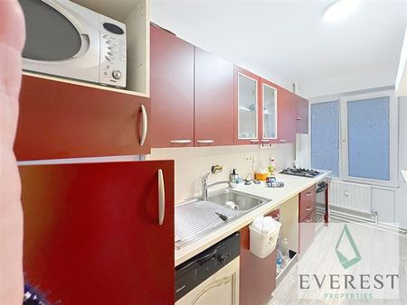 Schuman! Très Beau Studio Meublé à louer - Photo 3