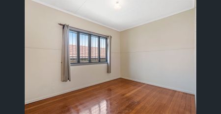 Homely 3 Bedrooms with Beautiful Backyard in Prime Upper Mount Gravatt Location - Photo 4