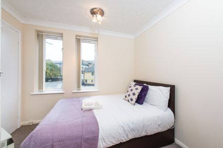 2 Bed Flat, Codling Close, E1W - Photo 2