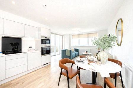 Elmsleigh Road, Staines-upon-Thames, Surrey, TW18 4AJ - Photo 2