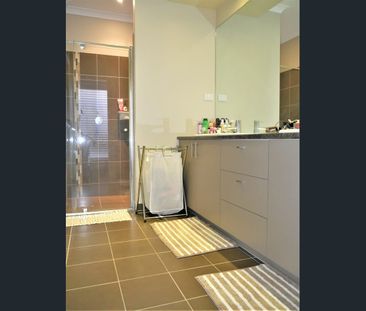 2 Crepe Myrtle Close, Melton West, Vic 3337 - Photo 1