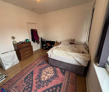 4 bedroom semi-detached house to rent - Photo 5