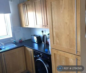 2 bedroom end of terrace house to rent - Photo 2