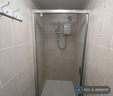1 bedroom in a house share to rent - Photo 6