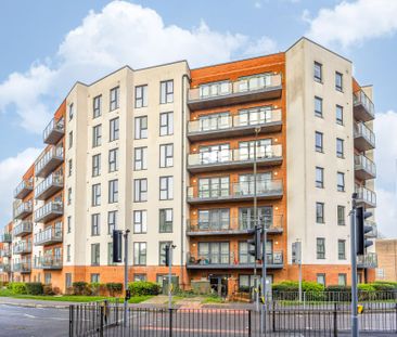 West Green Drive, Crawley, RH11 - Photo 1