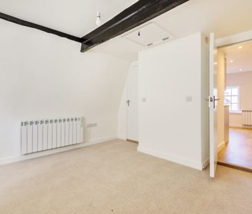 1 Bedroom Flat / Apartment - West Street, Alresford - Photo 3