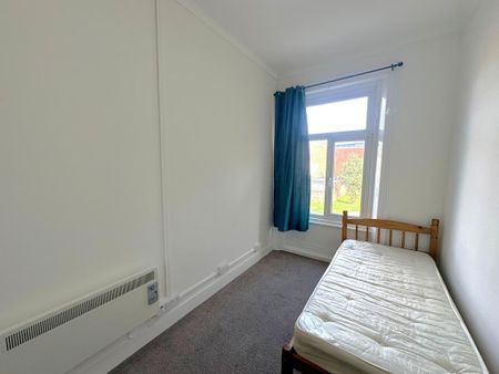 4 bedroom flat to rent - Photo 3