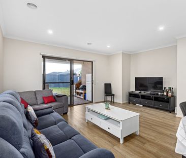 MODERN & SPACIOUS FAMILY HOME - Photo 1