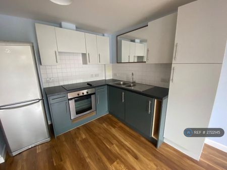 1 bedroom flat to rent - Photo 2