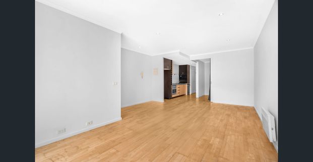 One Bedroom Plus Large Study & Carpark! - Photo 1