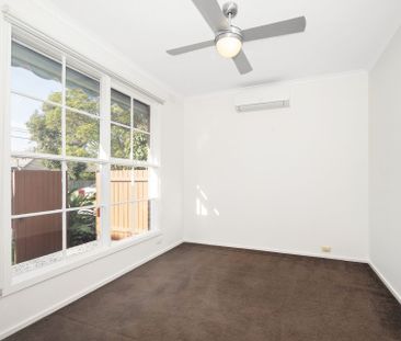 Charming Villa Unit with Private Garden - Photo 2