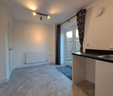 2 bedroom semi-detached house to rent - Photo 2