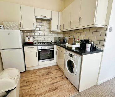 Camborne Road, SUTTON - Photo 2 | Rentumo