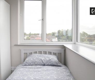 Bed in twin room in 5-bedroom apartment in Whitehall - Photo 2