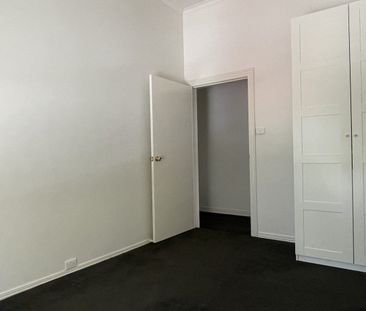 Huge apartment!Lygon Street and Melbourne Uni on the doorstep! - Photo 6