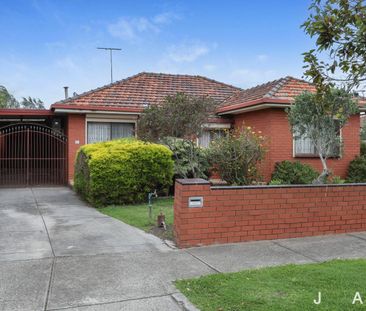 Spacious Family Home in Prime West Footscray Location - Photo 6