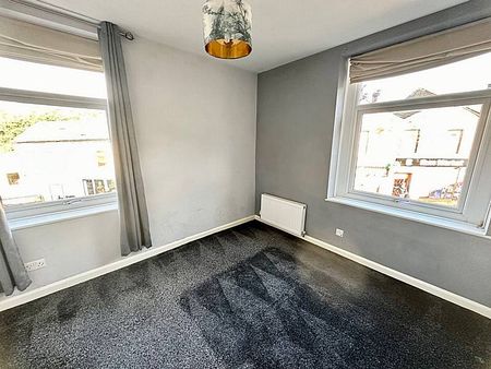 67 Saddleworth Road, Greetland - Photo 3